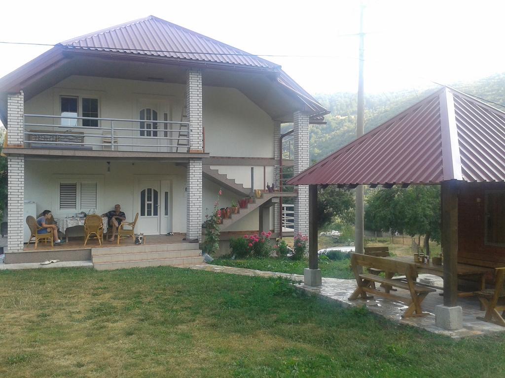 Apartment Mitric Плужине Екстериор снимка